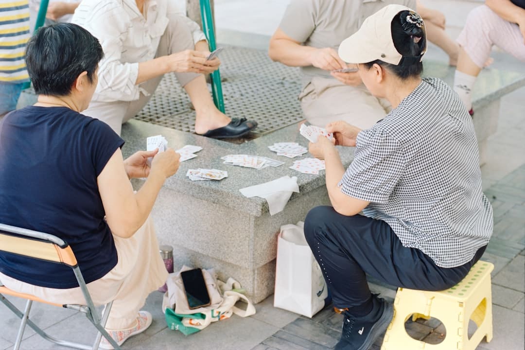 孕妈妈地铁拒让座遭白叟谩骂！乘客怒怼结局舒适